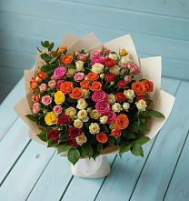 Букет Микс из разноцветных кустовых роз в Городце