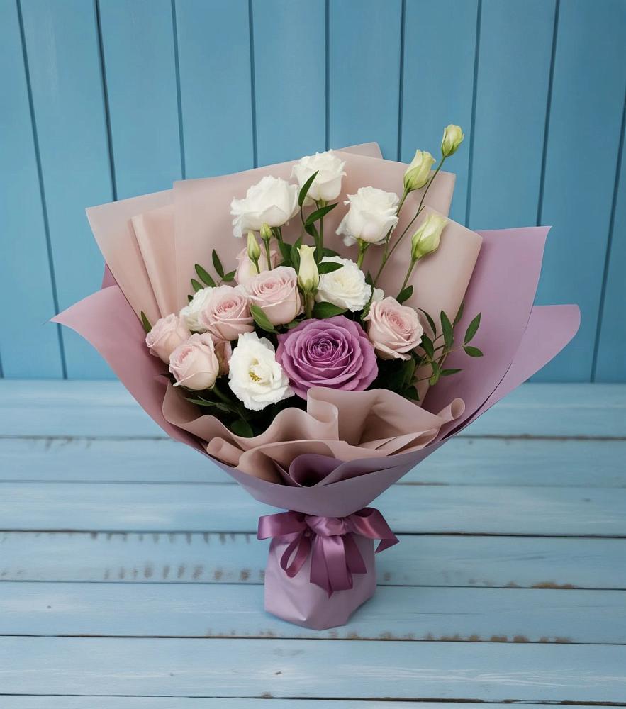 Букет цветов из: Розы и Лизиантусы в Городце